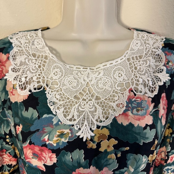 E.D Michaels vintage floral dress. - Picture 4 of 11